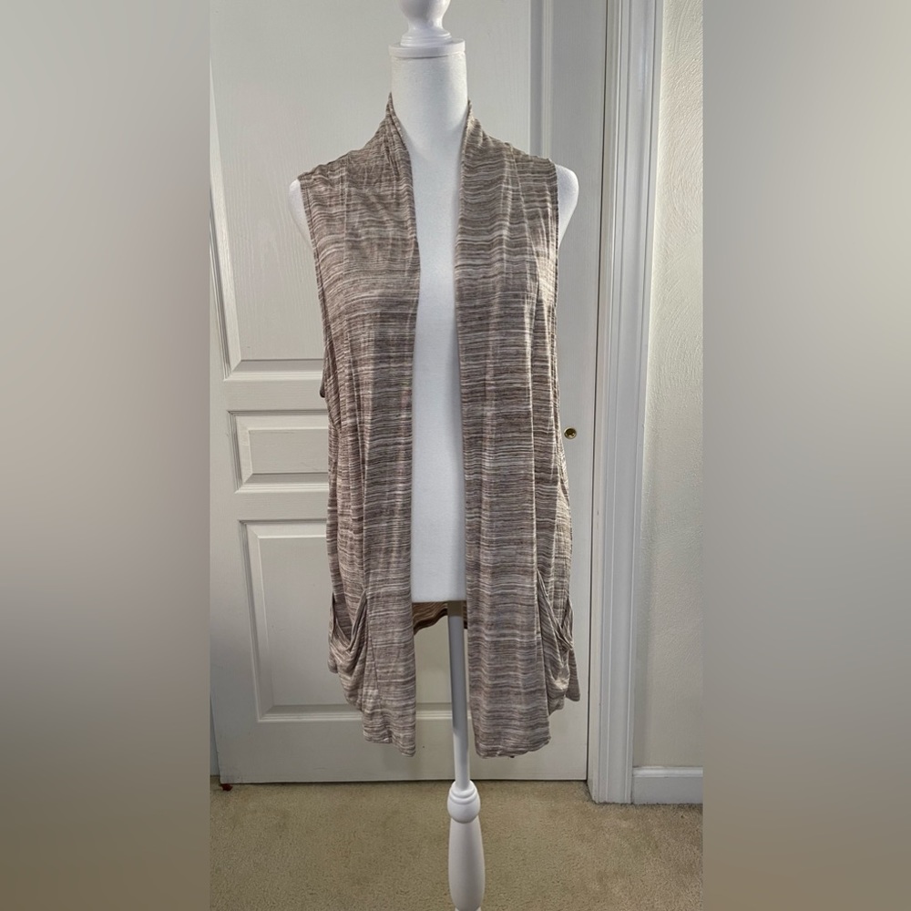 New York & Company Open Sleeveless Vest. Size XL. Brown and white with Pockets.